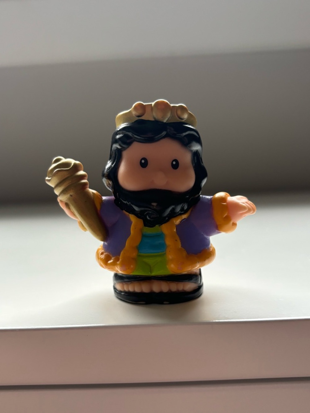Little people KING with green shirt